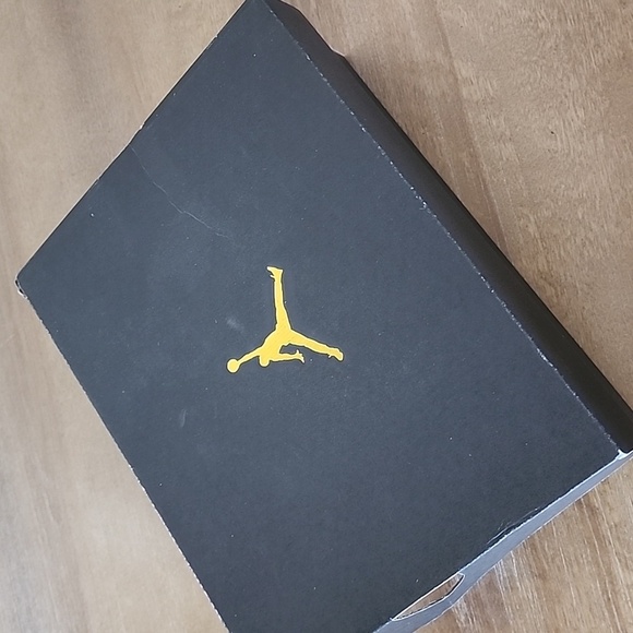 Nike Air Jordan 1 Mid PS Banned Bred 640734-074 Shoes Size Youth - Picture 12 of 12